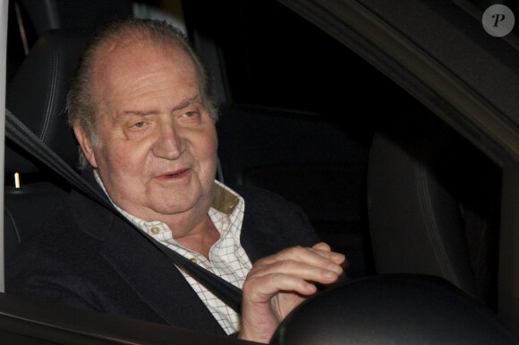 Hospitalisé le 23 novembre pour une opération de la hanche gauche, le roi Juan Carlos Ier d'Espagne quittait l'hôpital Chiron San José de Madrid dans la soirée du 2 décembre 2012, après avoir bien entamé son programme de rééducation.
