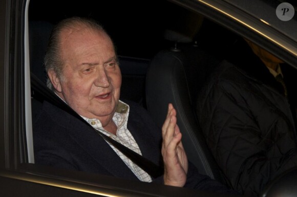 Admis le 23 novembre pour une opération de la hanche gauche, le roi Juan Carlos Ier d'Espagne quittait l'hôpital Chiron San José de Madrid dans la soirée du 2 décembre 2012, après avoir bien entamé son programme de rééducation.
