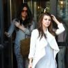 Khloe et Kourtney Kardashian quittent le restaurant Milos à Miami. Le 1er décembre 2012.