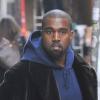Kanye West fait du shopping seul dans le quartier de Soho, habillée d'un long manteau en velours sur un sweater Maison Martin Margiela et un t-shirt Robert Geller, un pantalon en cuir Bottega Veneta et des bottines Timberland. New York, le 29 novembre 2012.