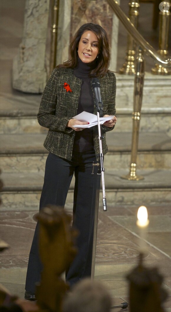 La princesse Marie de Danemark lors du concert de Noël donné par la Fondation AIDS Danemark, dont elle est la marraine, en l'église de la Trinité de Copenhague le 2 décembre 2012, au lendemain de la Journée mondiale de lutte contre le sida.