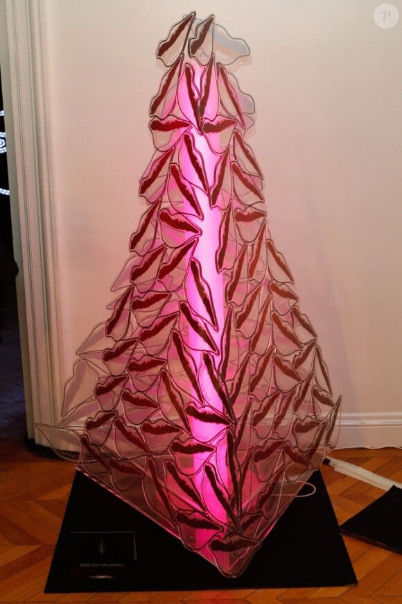 Sapin Diane Von Furstenberg à la 17ème édition des Sapins de Noël des Créateurs à l'hôtel Salomon de Rothschild à Paris le 3 décembre 2012.