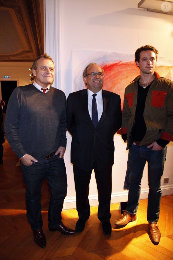 Jean-Charles de Castelbajac, professeur Khayat et Louis-Marie de Castelbajac à la 17ème édition des Sapins de Noël des Créateurs à l'hôtel Salomon de Rothschild à Paris le 3 décembre 2012.