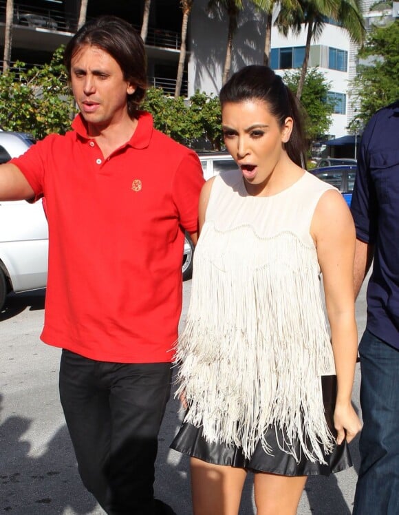 Kim Kardashian et son ami Jonathan Cheban à Miami Beach, le 4 décembre 2012.