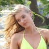 Exclusif - Le mannequin suédois Elsa Hosk est surprise en plein séance photo pour Victoria's Secret. Saint-Barthélémy, le 4 décembre 2012.