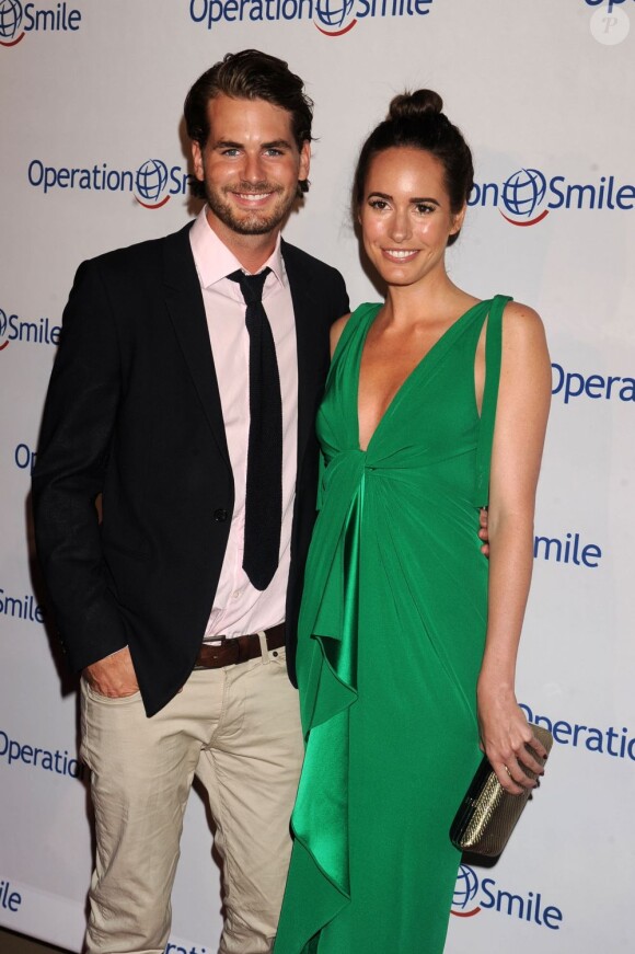 Louise Roe et Josh Slack en septembre 2012 à Beverly Hills. Le couple s'est fiancé en fin d'année.