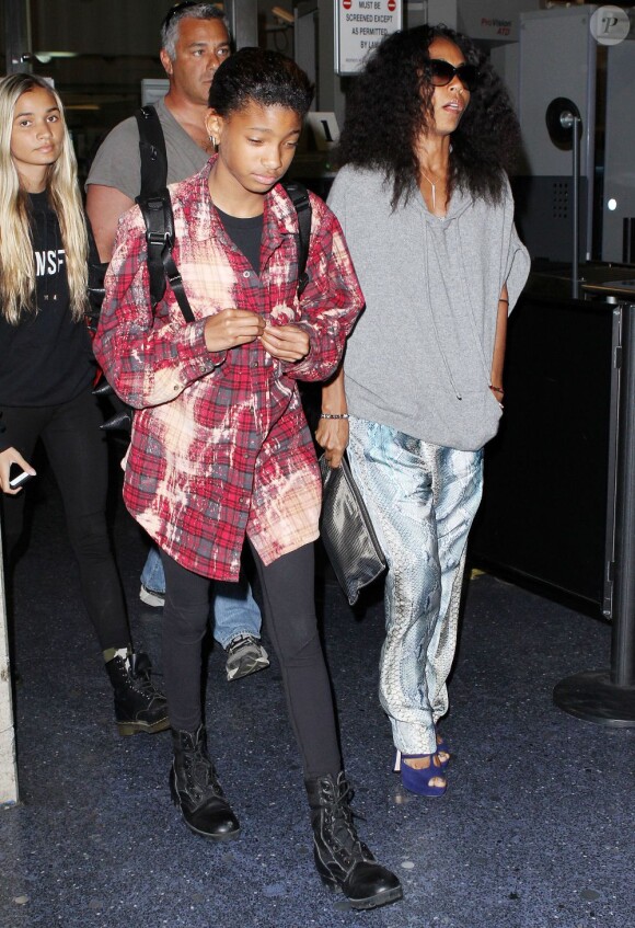 Jada Pinkett Smith, Willow et Jaden arrivent à l'aéroport de Los Angeles à Los Angeles, le 5 décembre 2012.