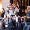 Céline Dion quitte son hôtel, le George V, pour se rendre sur le plateau de l'émission "C à vous" à Paris, le 28 novembre 201.