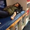 Teri Hatcher a posté des photos d'elle sur son compte Facebook pour sensibiliser aux dons du sang, le jeudi 6 décembre 2012.
 