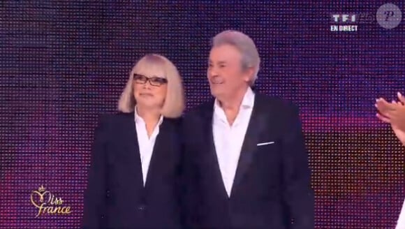Alain Delon et Mireille Darc lors de l'élection de Miss France 2013 le samedi 8 décembre 2012 sur TF1 en direct de Limoges