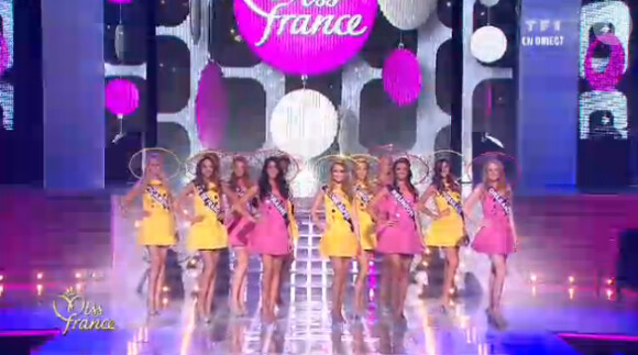 Tableau en hommage aux Demoiselles de Rochefort lors de l'élection de Miss France 2013 le samedi 8 décembre 2012 sur TF1 en direct de Limoges