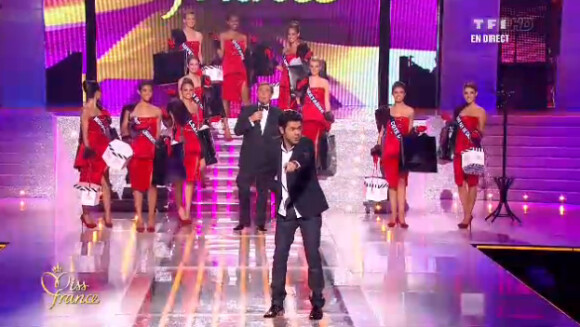 Gad Elmaleh et Jamel Debbouze lors de l'élection de Miss France 2013 le samedi 8 décembre 2012 sur TF1 en direct de Limoges