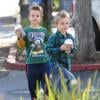 Sean Preston et Jayden James sortent d'une animalerie à Los Angeles le 18 Novembre 2012.