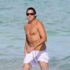 Vito Schnabel profite d'un bain de soleil à Miami le 6 décembre 2012.