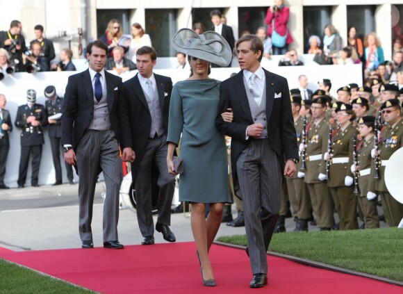 Le prince Louis et la princesse Tessy du Luxembourg arrivent au mariage religieux du prince Guillaume le 20 octobre 2012.