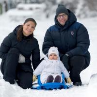 Princesse Victoria : Premières joies sur neige pour la princesse Estelle, 9 mois