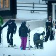  La princesse Victoria de Suède et le prince Daniel au ski à Lindvallen le 2 décembre 2012 avec Mats Arjes et son épouse Kerstin. 