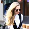 Amanda Seyfried, craquante en preppy girl à Los Angeles. Le 12 décembre 2012.