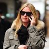 Nicky Hilton, shoppeuse stylée dans le quartier de SoHo à New York, pare au froid grâce à sa parka kaki qu'elle porte avec un slim gris et des baskets assorties Isabel Marant. Le 11 décembre 2012.