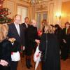 Le prince Albert de Monaco, président d'honneur de l'association, et la princesse Charlene distribuaient le 14 décembre 2012 avec la Croix-Rouge monégasque des colis alimentaires pour les plus démunis du Rocher.