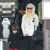 Christina Aguilera va déjeuner avec son fils Max et son petit ami Matthew Rutler à West Hollywood, le 13 décembre 2012. La chanteuse semble faire la tête.