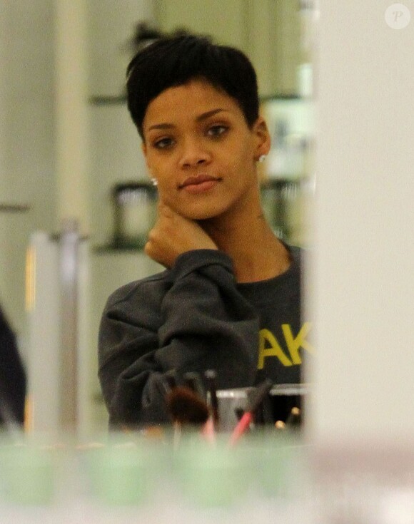 Rihanna lors d'une séance de shopping à Beverly Hills (Californie), le 15 décembre 2012.