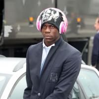 Mario Balotelli : Procès, paquet cadeau et modèle sexy pour conclure l'année