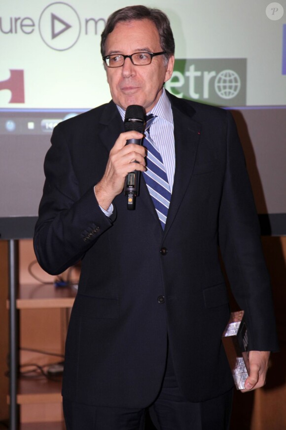 Nonce Paolini, PDG de TF1, a reçu le prix de la meilleure empreinte numérique de chaine lors des SMA 2012 dans les locaux de SwissLife Banque Privée à Paris, le 17 décembre 2012.