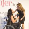 Letizia a eu des mots très chaleureux pour la nageuse paralympique Teresa Perales, sextuple championne paralympique. La princesse Letizia d'Espagne présidait le 19 décembre 2012 au Musée ABC de Madrid la cérémonie des prix Mujer Hoy (Femme d'aujourd'hui).