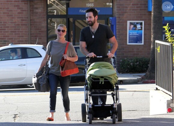 Katherine Heigl a fait du shopping avec son mari Josh Kelley et sa fille Adalaide à Los Feliz, Los Angeles, le 24 novembre 2012.
