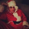 Katy Perry a posté une photo de son boyfriend John Mayer en Père Noël sur Twitter.