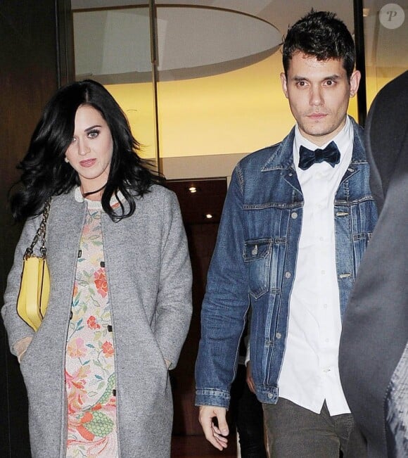 Katy Perry et John Mayer, apparemment en couple, sortent ensemble le 16 octobre 2012 à New York.