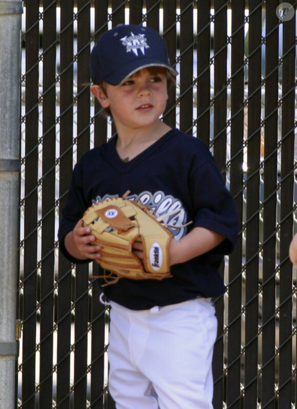 Kevin Federline et Britney Spears, ont encouragé leur fils aîné Sean Preston lors d'un match de baseball à Los Angeles, le 10 avril 2011.