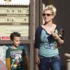 Britney Spears fait du shopping avec ses enfants Sean Preston et Jayden James dans une animalerie à Los Angeles le 18 Novembre 2012.