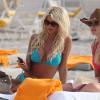 Victoria Silvstedt profite de ses vacances sur une plage de Miami le 29 décembre 2012.