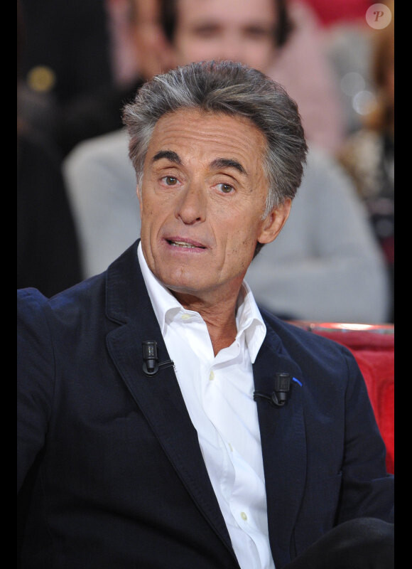 Gérard Holtz lors de l'enregistrement de l'émission Vivement Dimanche à Paris, le 12 décembre et diffusée le 16 décembre 2012.