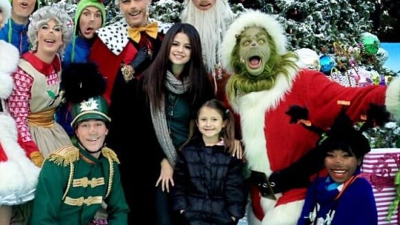 Selena Gomez et Julie Bowen, des belles avec des bêtes à Disneyland !