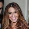 La belle Poppy Montgomery, de retour à son hôtel, a signé quelques autographes pour des fans, à Paris le 24 septembre 2012.
