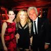 Anne Hathaway pose avec Madonna, à Gstaad pour le réveillon, le 31 décembre 2012.
