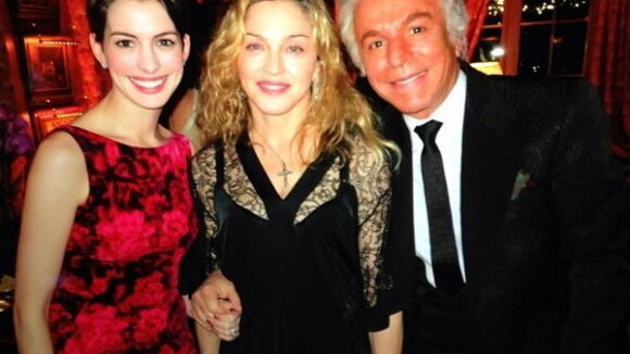 Anne Hathaway : Sans sex-appeal, elle s'éclate pour le réveillon avec Madonna