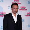 Vincent Perez séduisant à 48 ans pendant l'avant-première du film Un prince presque charmant au Gaumont Marignan à Paris le 17 décembre 2012.