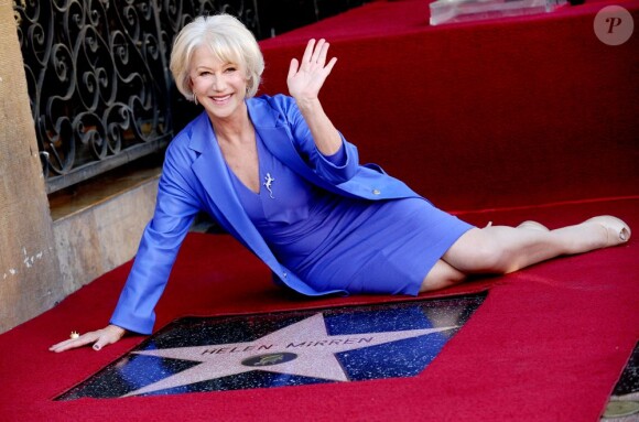 Helen Mirren savoure son étoile sur le Hollywood Walk of Fame de Los Angeles, le 3 janvier 2013.