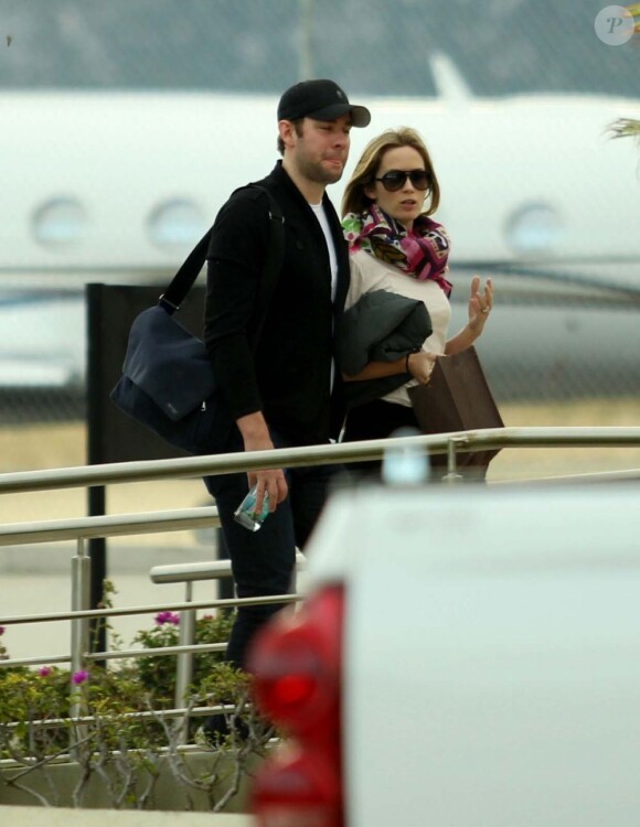 Jennifer Aniston, son fiancé Justin Theroux, Emily Blunt, et son mari John Krasinski, à l'aéroport de Mexico, le 3 janvier 2013.