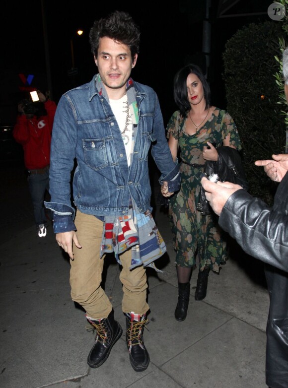 Les chanteurs Katy Perry et John Mayer de sortie à Hollywood, le 4 janvier 2013.