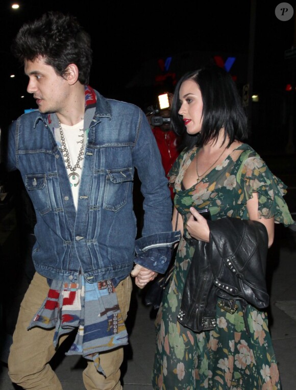 Les chanteurs Katy Perry et John Mayer de sortie au restaurant à Hollywood, le 4 janvier 2013.