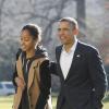 Le président Barack Obama et sa fille aînée Malia (14 ans) arrivent à la Maison Blanche à Washington, dimanche 6 janvier 2013. 