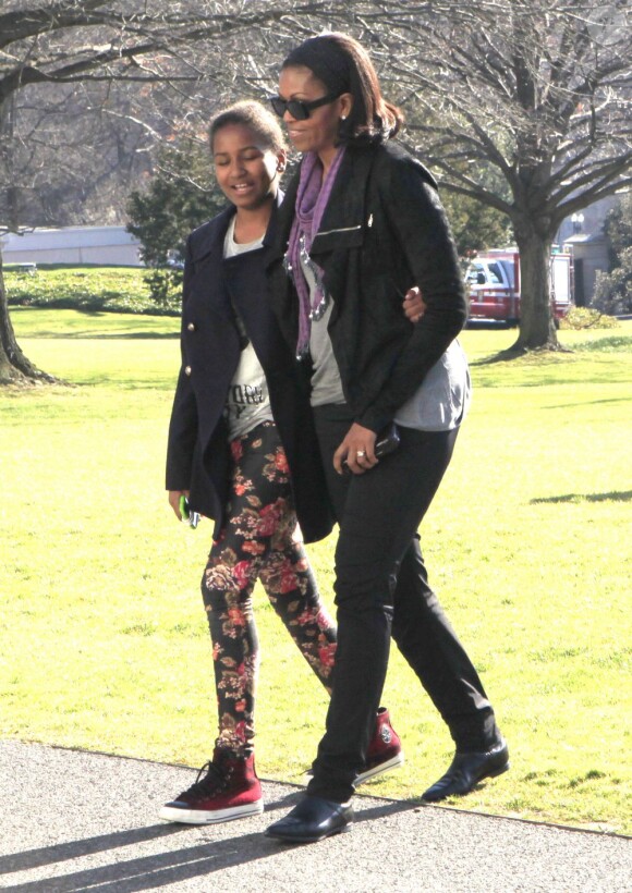 Michelle Obama et sa fille cadette Sasha arrivent à la Maison Blanche à Washington, dimanche 6 janvier 2013.