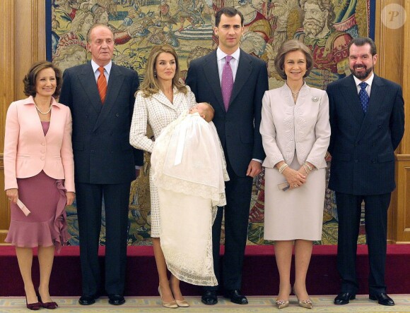 Baptême de la princesse Leonor à la Zarzuela en 2006. Jesus Ortiz, père de la princesse des Asturies, se trouve à droite.