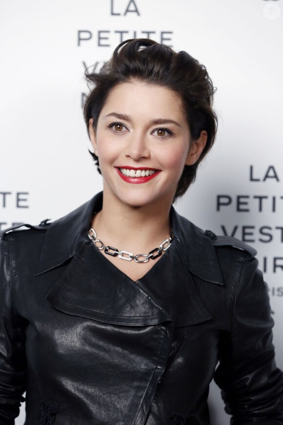 Emma de Caunes au photocall du vernissage de l'exposition La Petite Veste Noire, photographies de Karl Lagerfeld au Grand Palais à Paris le 8 novembre 2012.