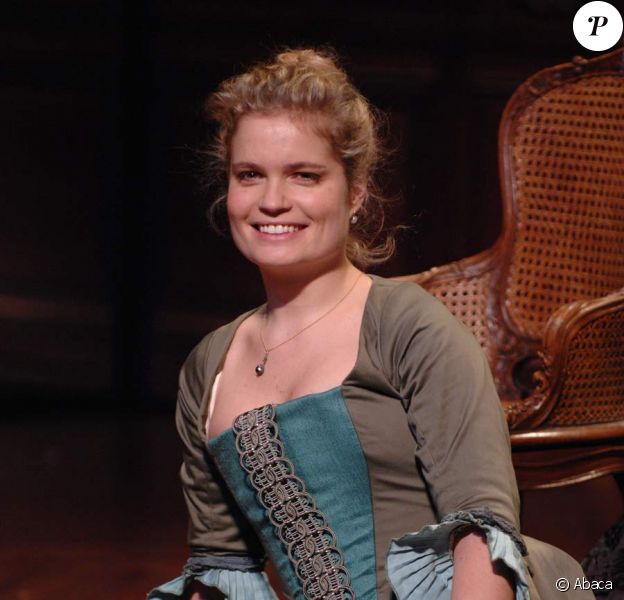 Sarah Biasini Fille De Romy Schneider De Retour Sur Les Planches Purepeople
